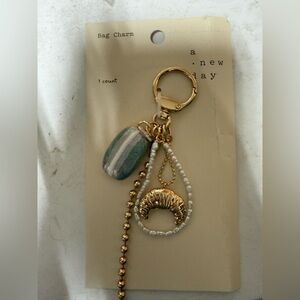 A New Day Elegant Gold and Green Key Holder